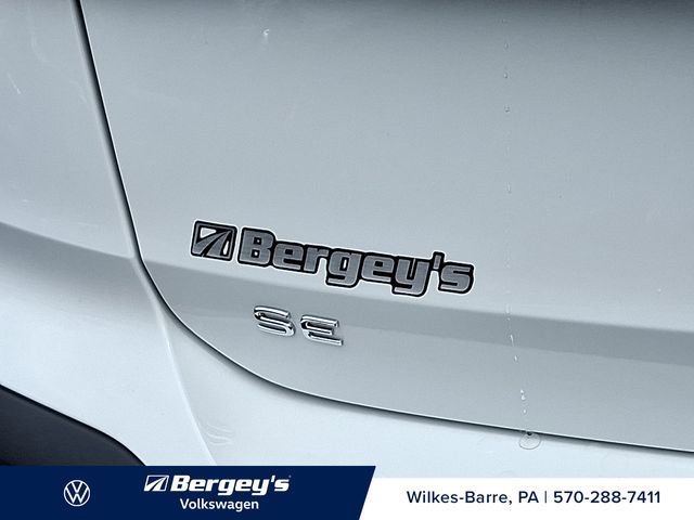 Used 2025 Volkswagen Taos SE AWD/4WD image 33