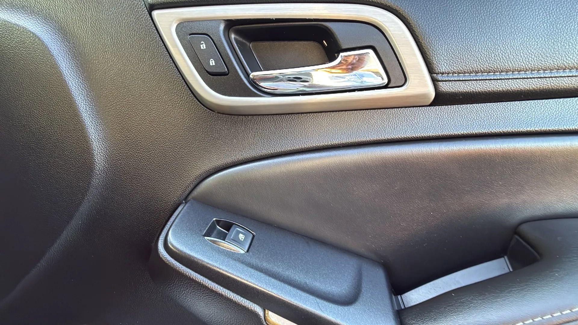 Used 2016 GMC Yukon Denali w/ Open Road Package image 25