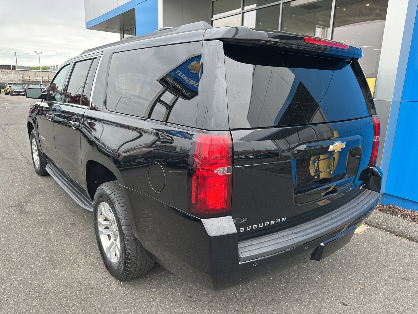 Used 2018 Chevrolet Suburban LT AWD/4WD image 6