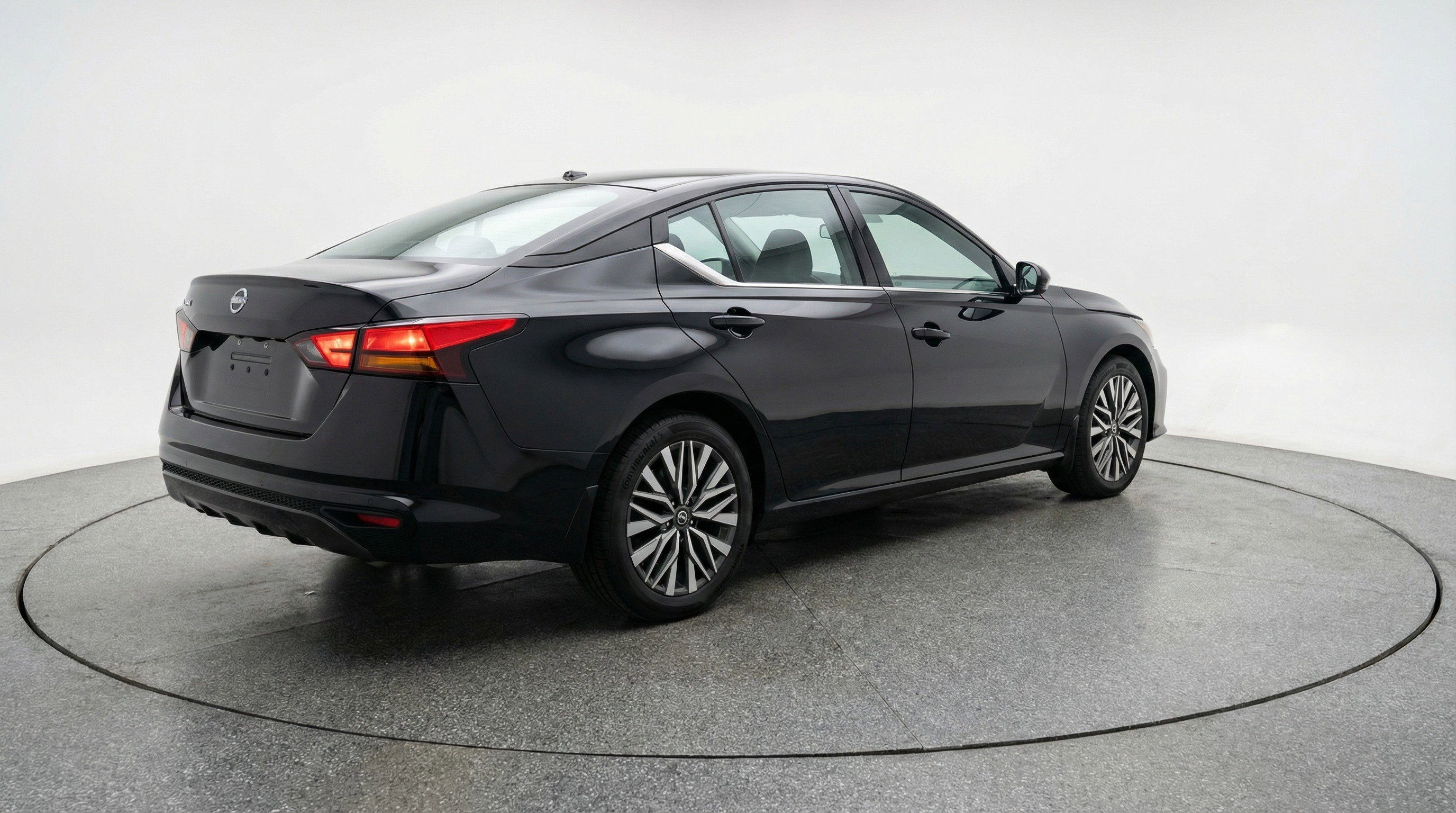 Used 2025 Nissan Altima 2.5 SV FWD image 9