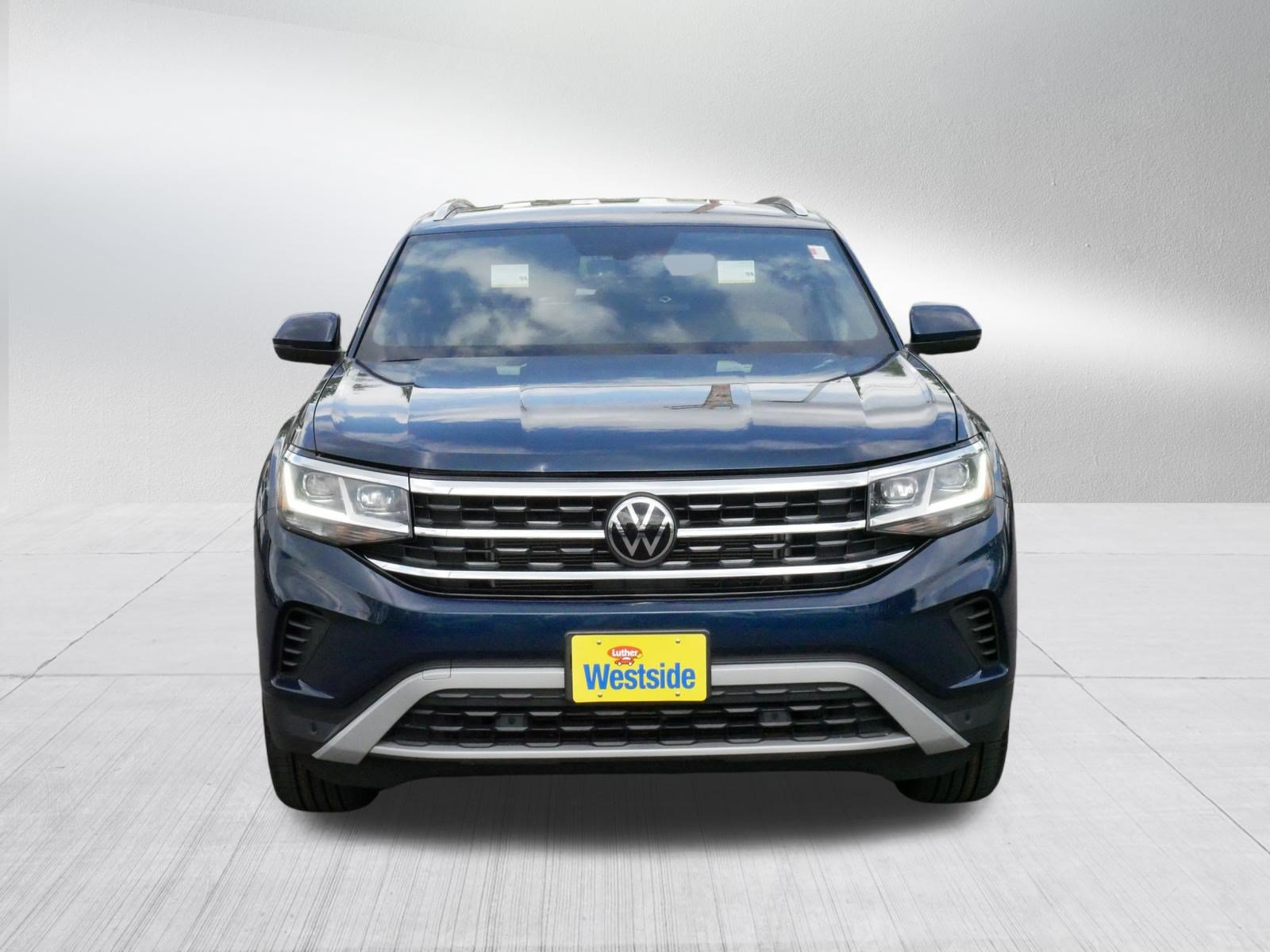 Certified 2023 Volkswagen Atlas Cross Sport SE AWD/4WD image 2