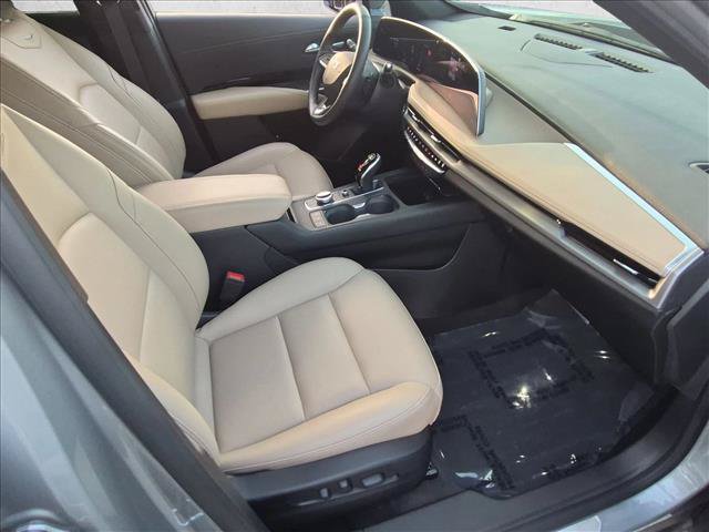 Used 2024 Cadillac XT4 Luxury w/ Cold Weather Package FWD image 20