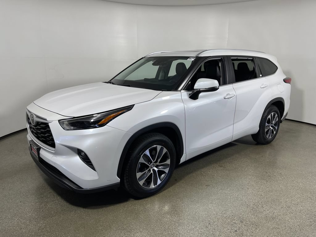 Used 2023 Toyota Highlander XLE FWD image 7