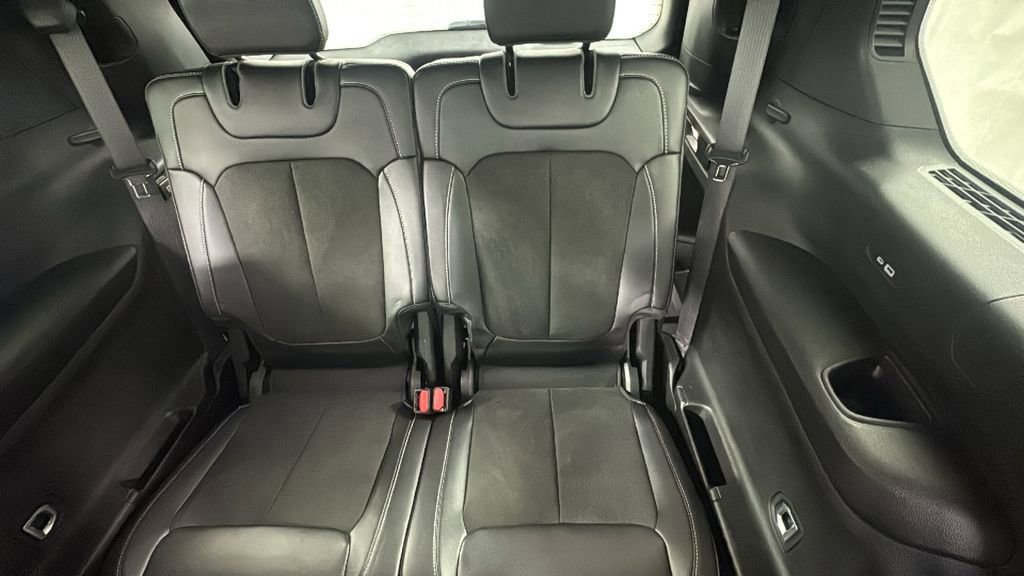 Used 2023 Jeep Grand Cherokee L Laredo image 15