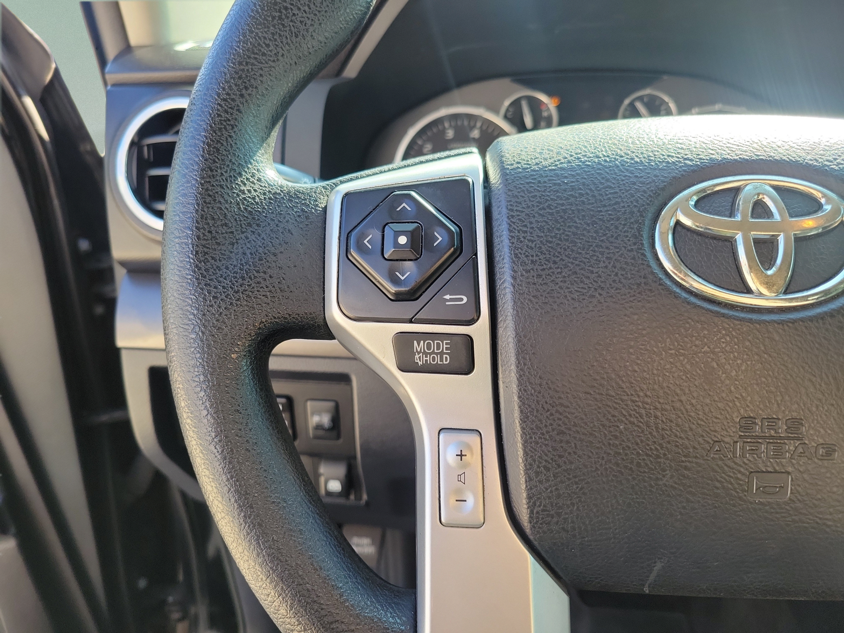 Used 2017 Toyota Tundra SR5 w/ SR5 Upgrade Package AWD/4WD image 13