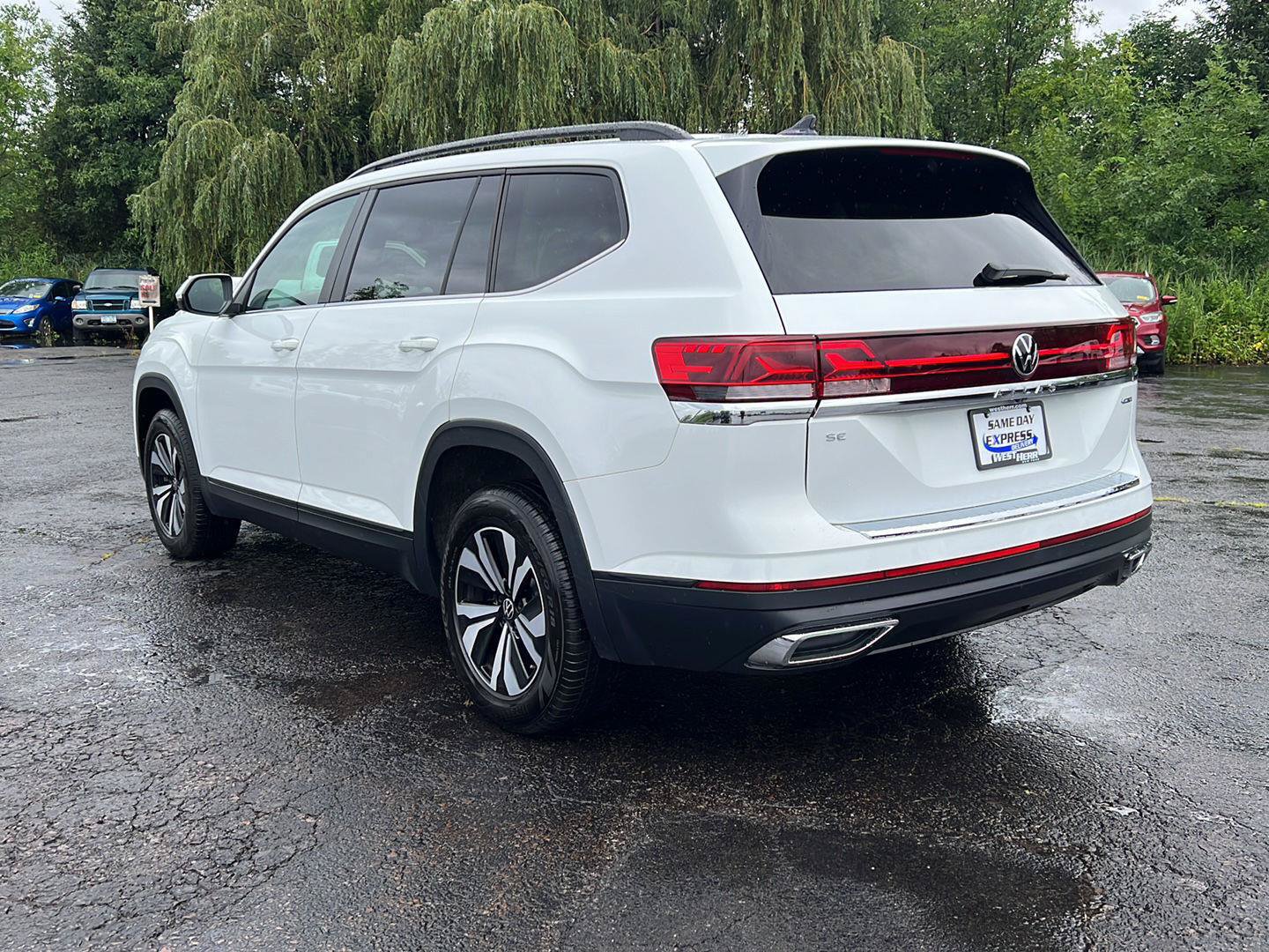 Used 2024 Volkswagen Atlas SE AWD/4WD image 3