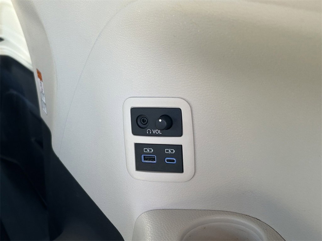 Used 2023 Toyota Sienna XLE image 17