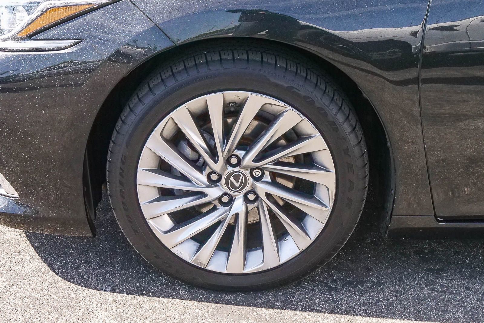 Used 2019 Lexus ES 300h w/ Accessory Package 2 image 5