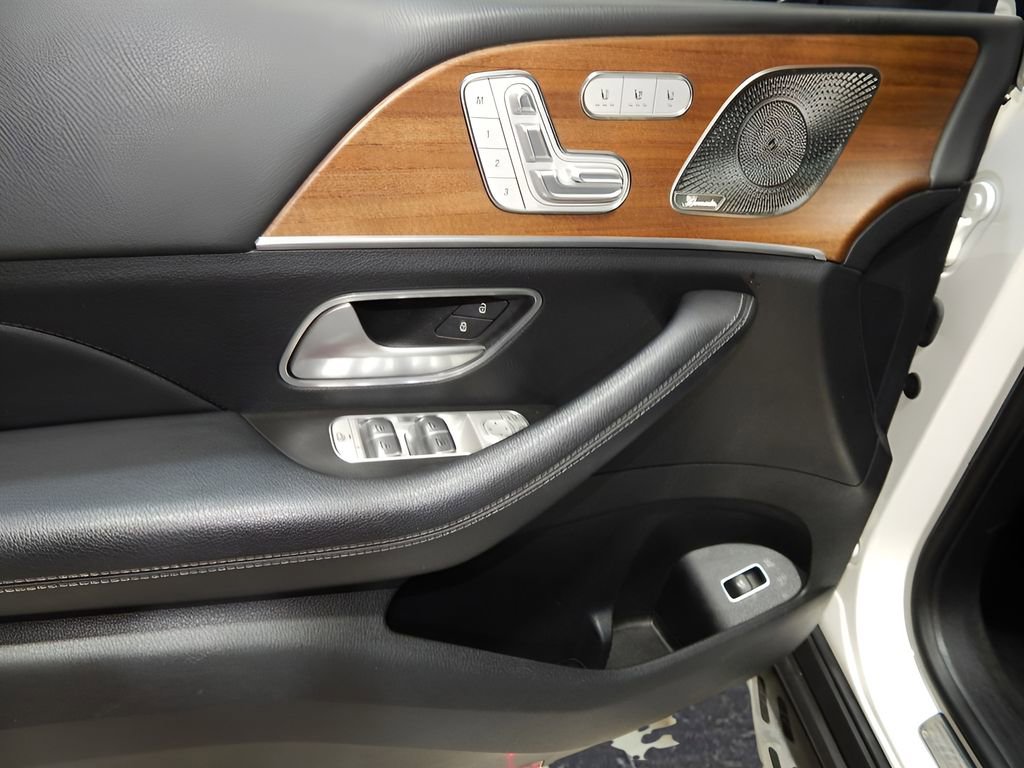 Used 2022 Mercedes-Benz GLS 450 4MATIC image 11