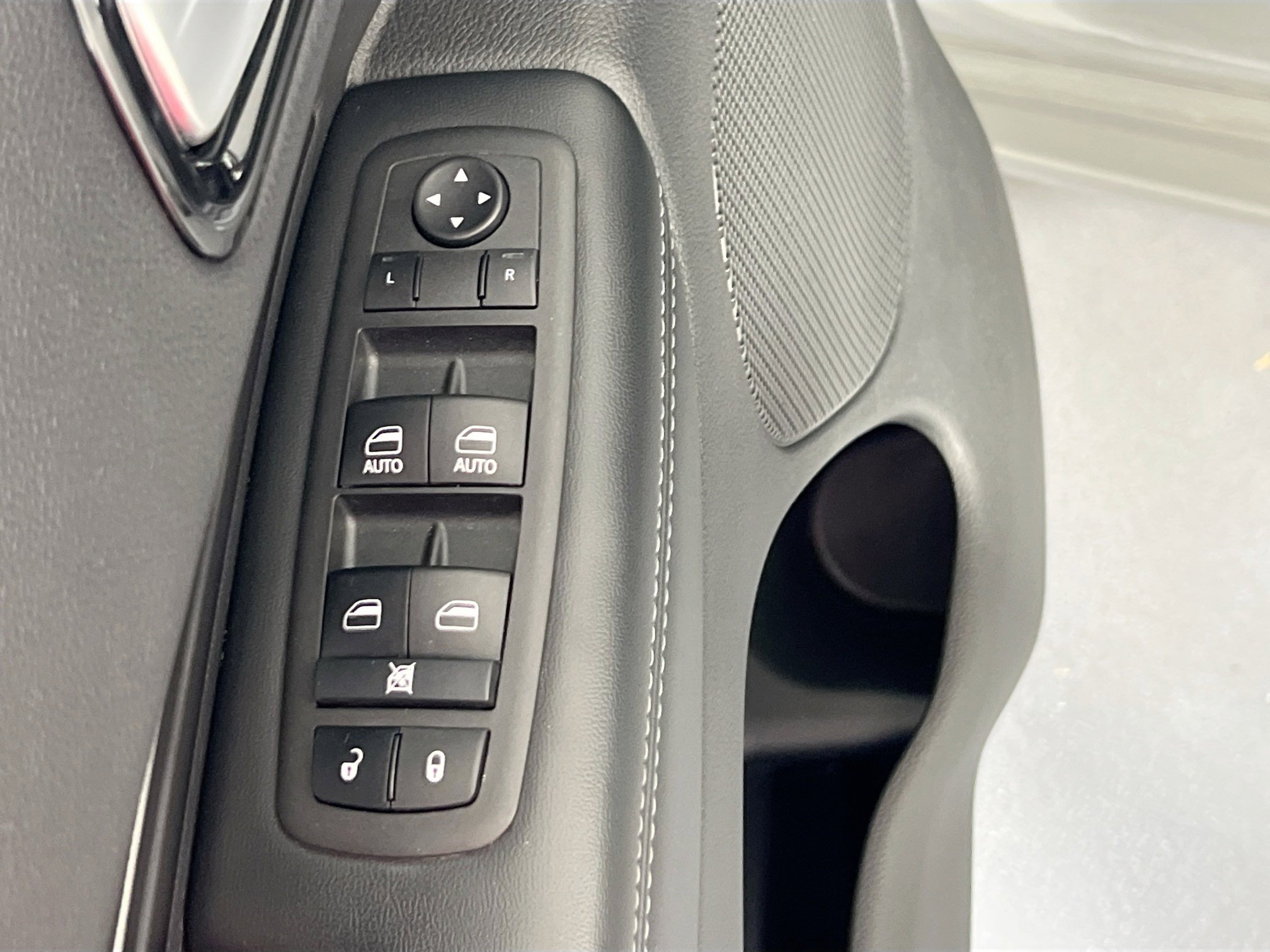 Used 2021 Dodge Durango SXT image 17