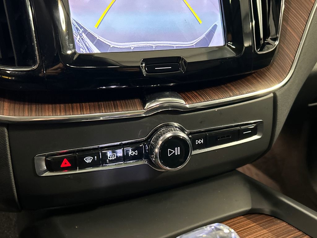 Certified 2024 Volvo XC60 T8 Ultimate w/ Protection Package Premier image 18