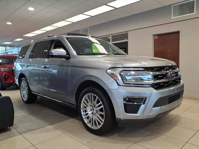 Used 2024 Ford Expedition Limited image 3