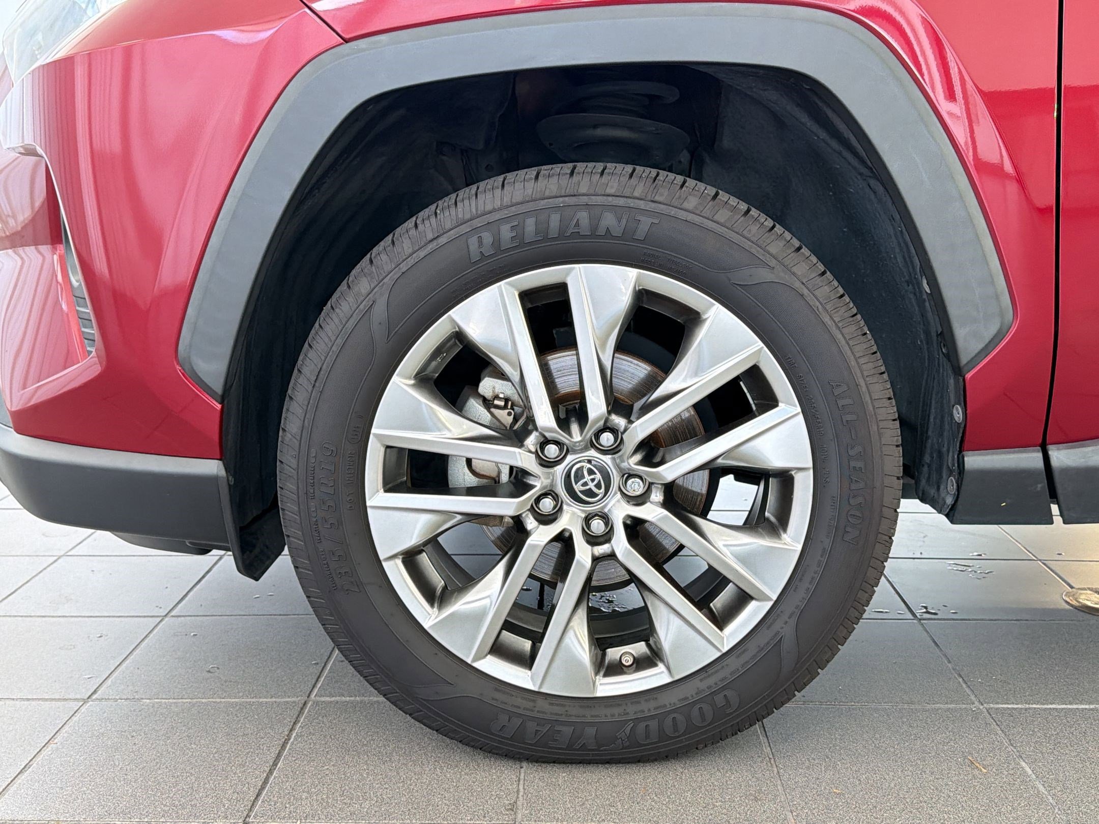 Used 2019 Toyota RAV4 XLE Premium FWD image 12