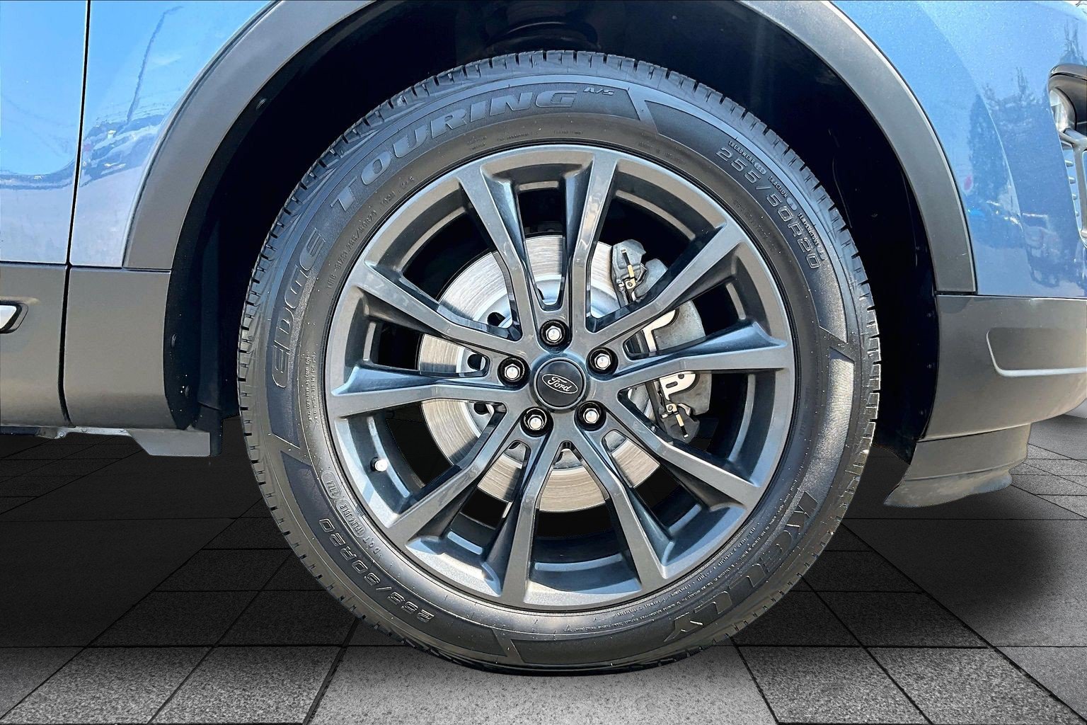 Used 2018 Ford Explorer XLT w/ Equipment Group 202A AWD/4WD image 8