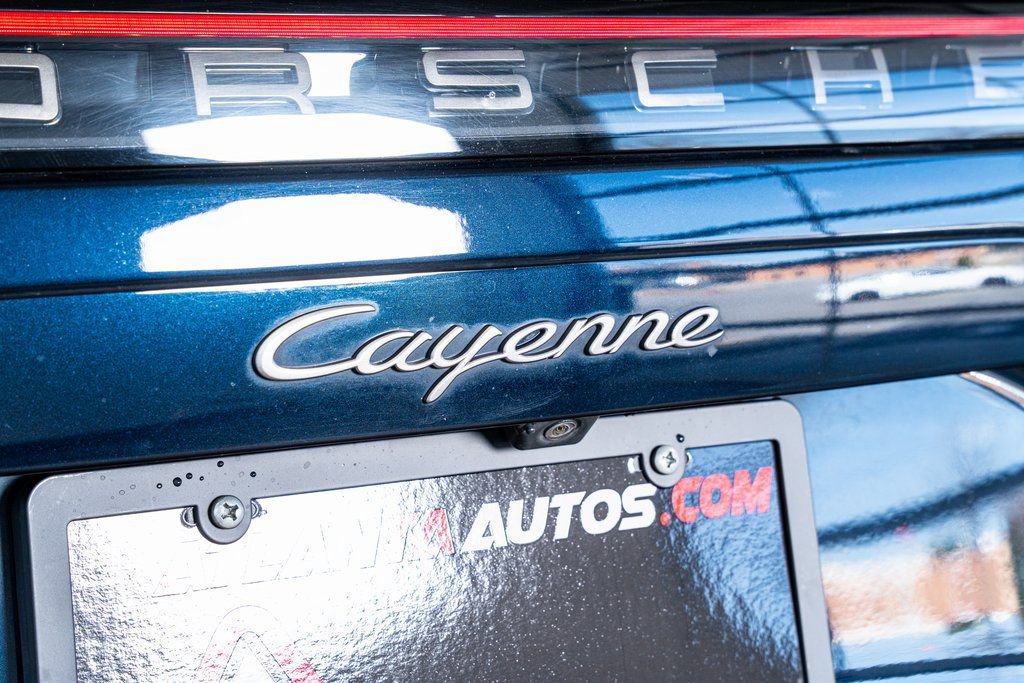 Used 2022 Porsche Cayenne Platinum Edition image 26