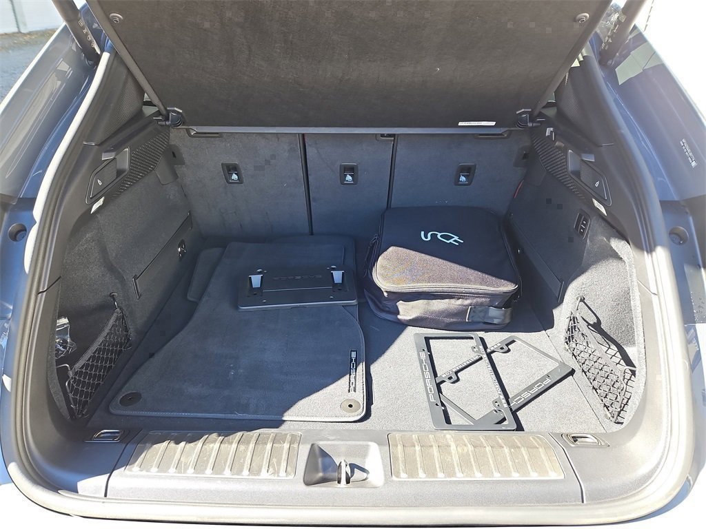 Certified 2025 Porsche Macan 4 Electric image 39