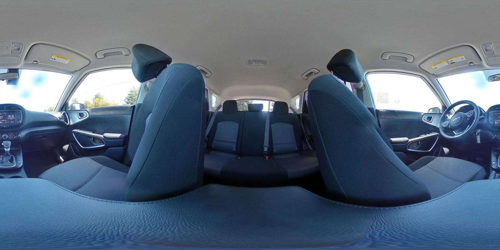 Used 2025 Kia Soul LX w/ LX Technology Package FWD image 40