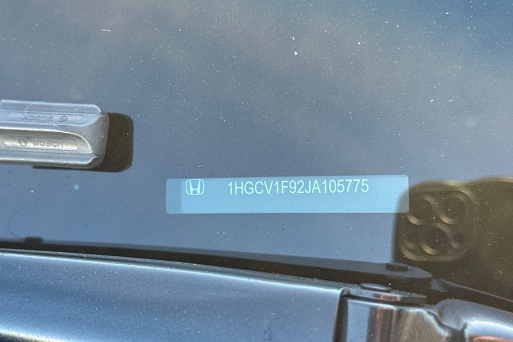 Used 2018 Honda Accord Touring image 3