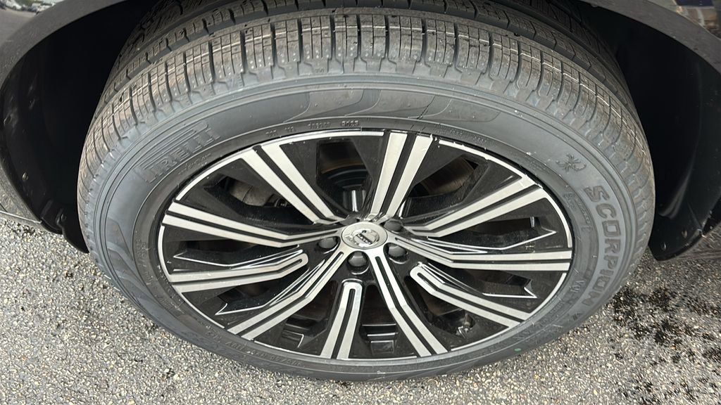 Certified 2023 Volvo XC90 B6 Plus AWD/4WD image 32