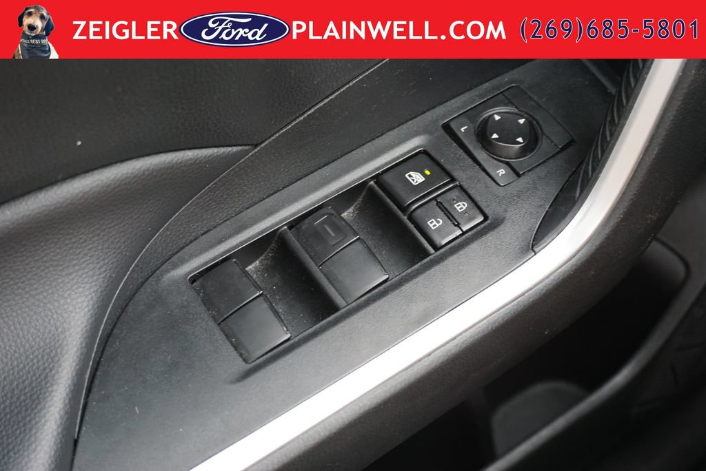 Used 2023 Toyota RAV4 LE AWD/4WD image 28