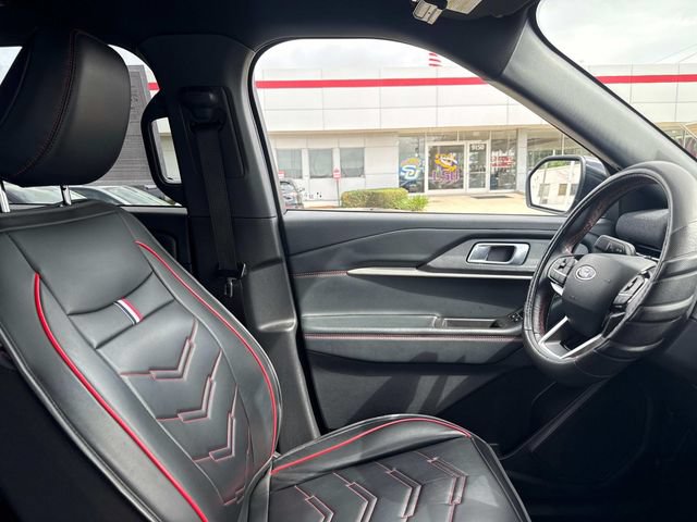 Used 2025 Ford Explorer ST-Line w/ ST-Line Street Pack AWD/4WD image 16