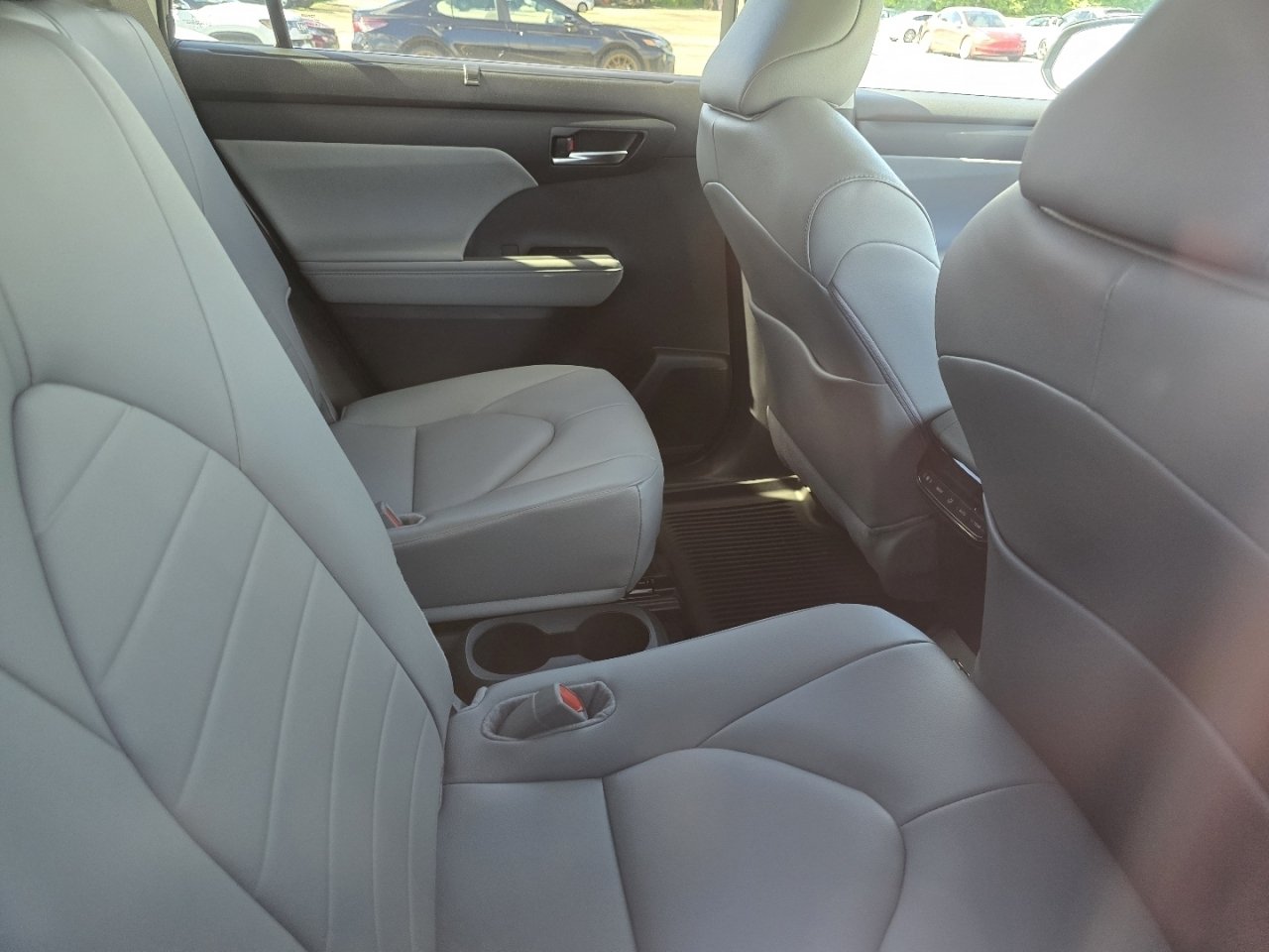Used 2026 Toyota Highlander XLE AWD/4WD image 15