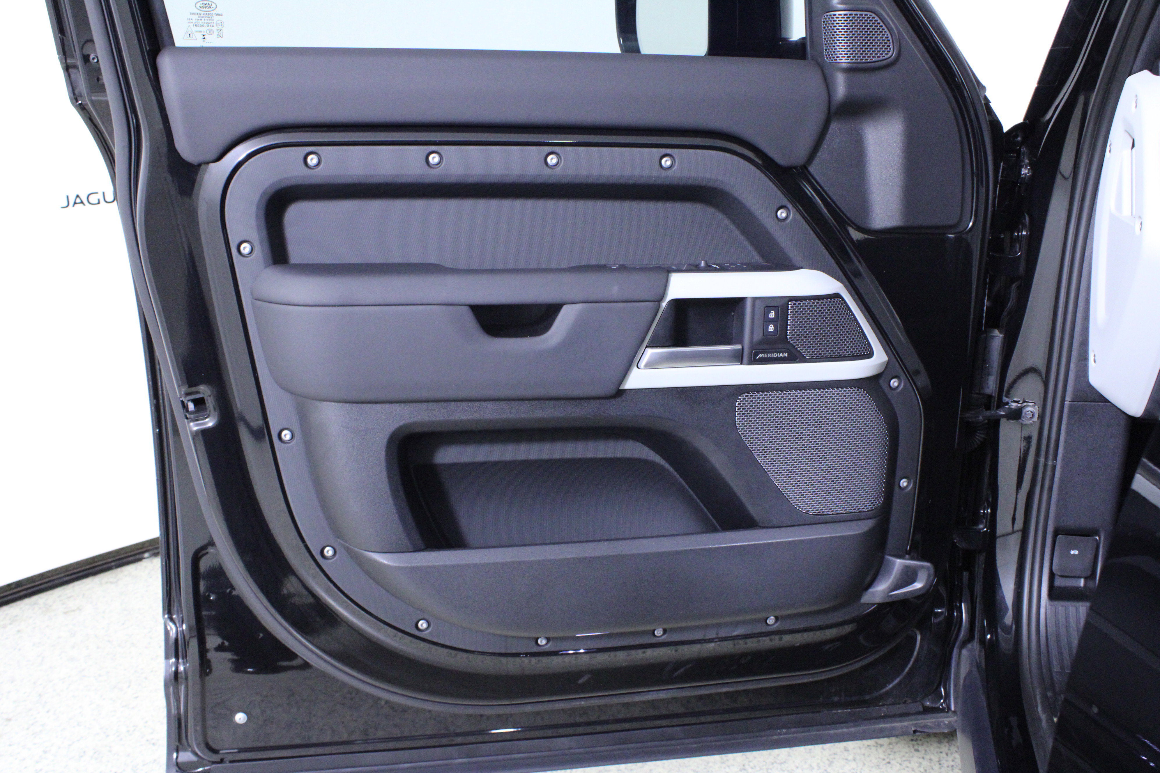 Used 2024 Land Rover Defender 110 S image 18