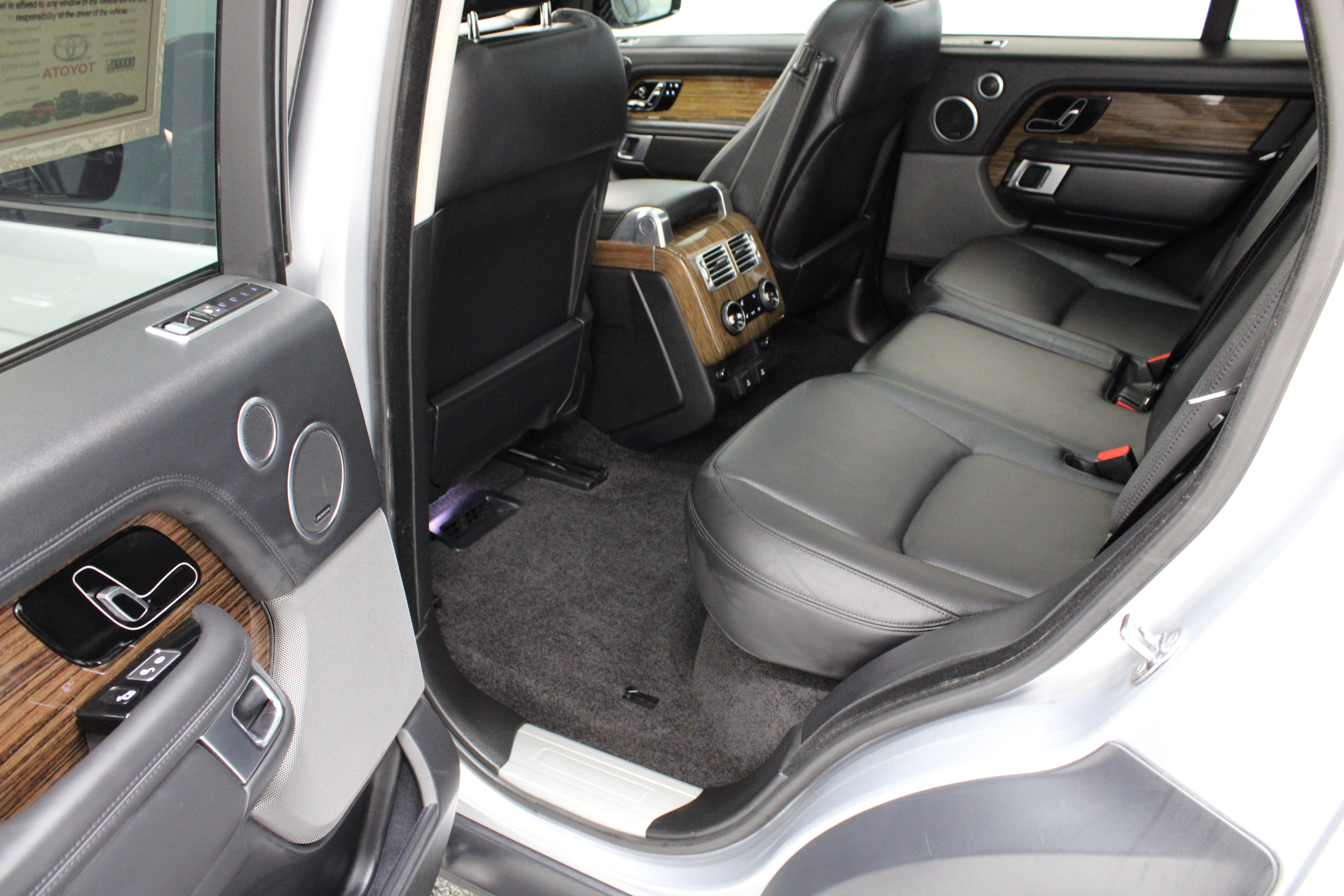 Used 2019 Land Rover Range Rover HSE AWD/4WD image 28