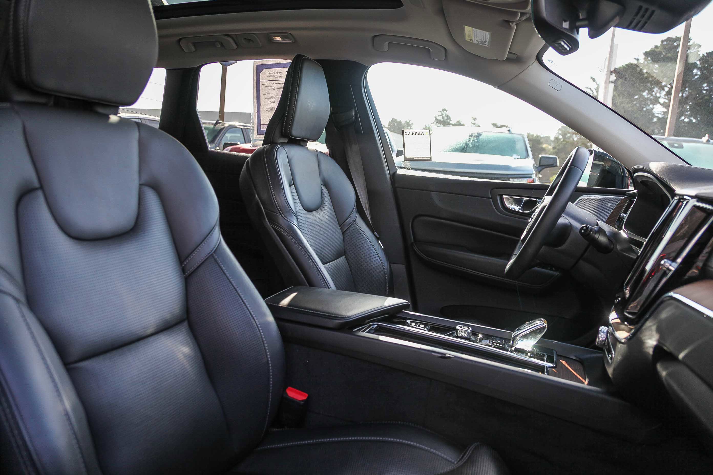 Used 2023 Volvo XC60 T8 Ultimate image 16