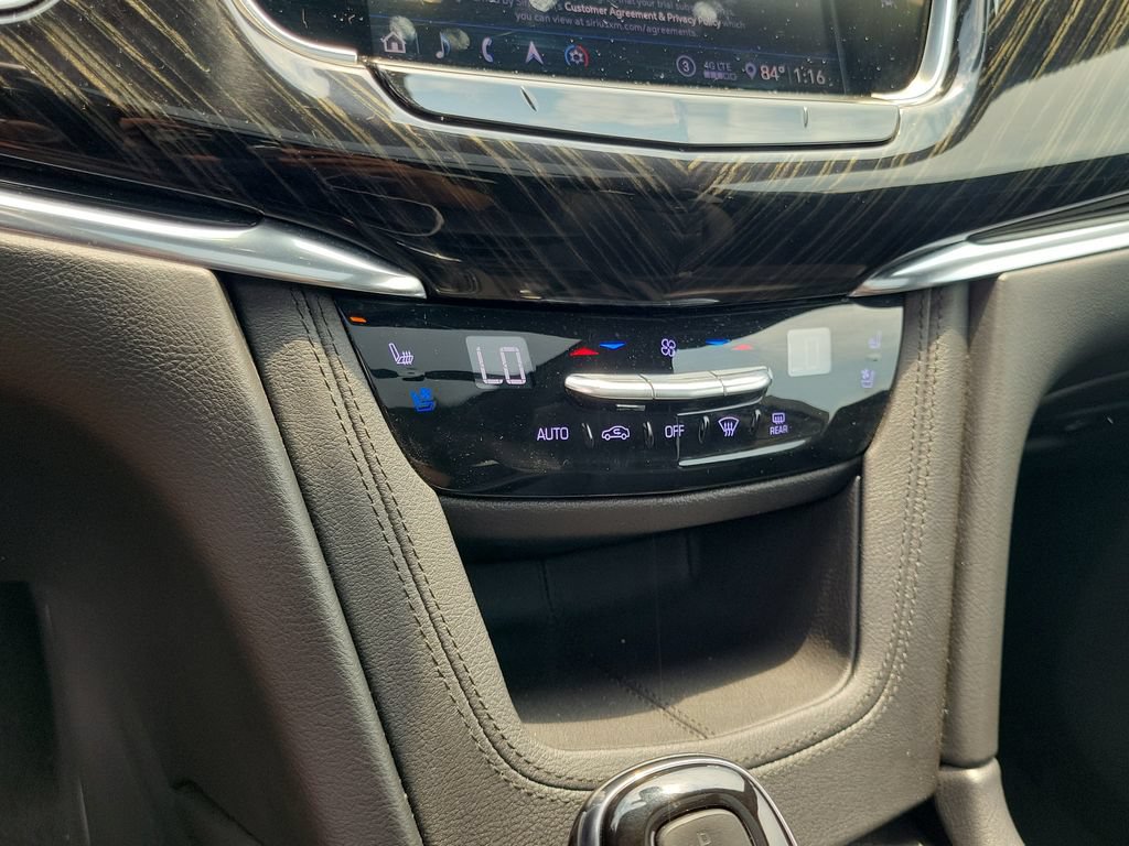Used 2020 Cadillac XT6 Premium Luxury AWD/4WD image 28