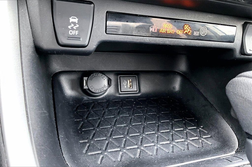 Used 2024 Toyota RAV4 LE image 29
