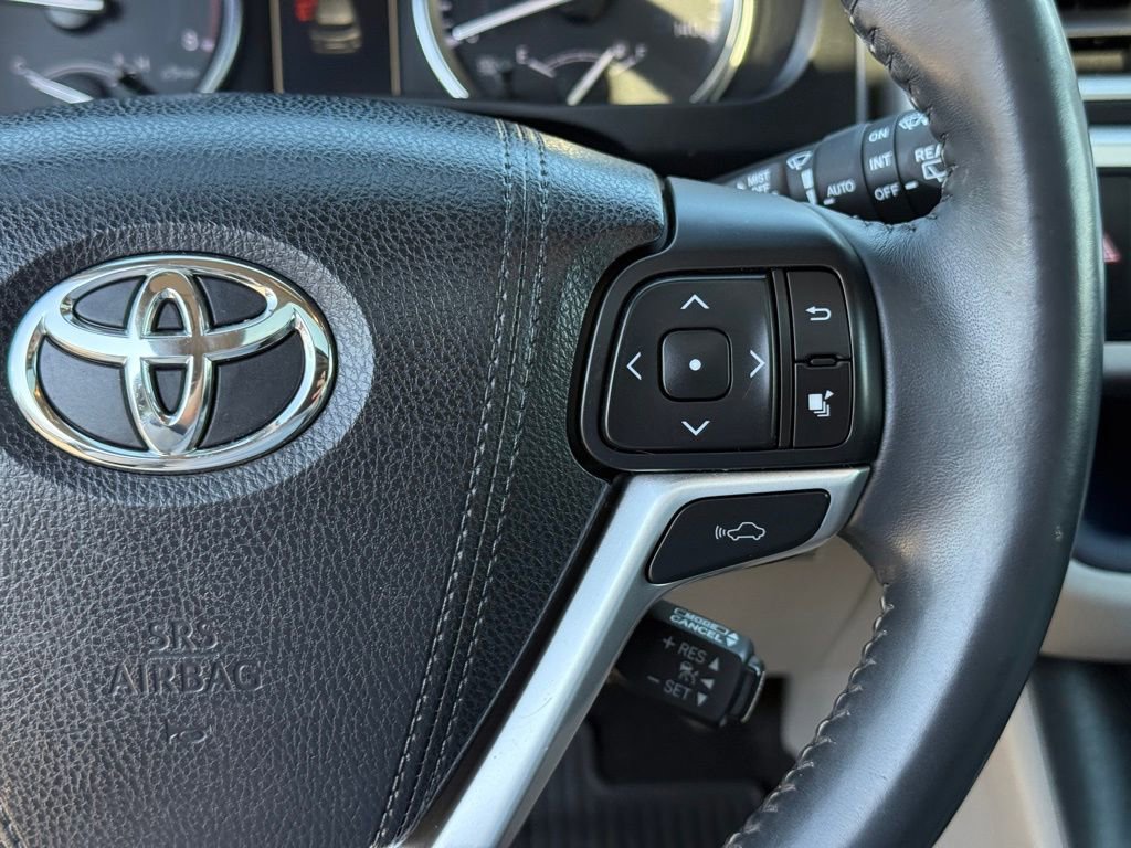 Used 2016 Toyota Highlander Limited w/ Driver Technology Package image 16