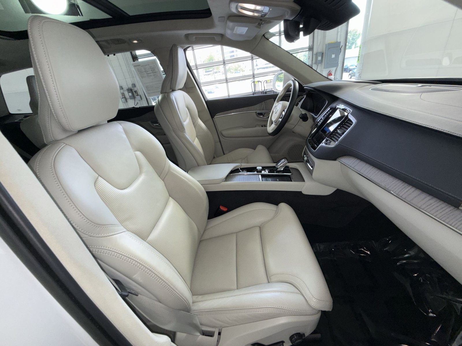 Used 2023 Volvo XC90 T8 Ultimate AWD/4WD image 27