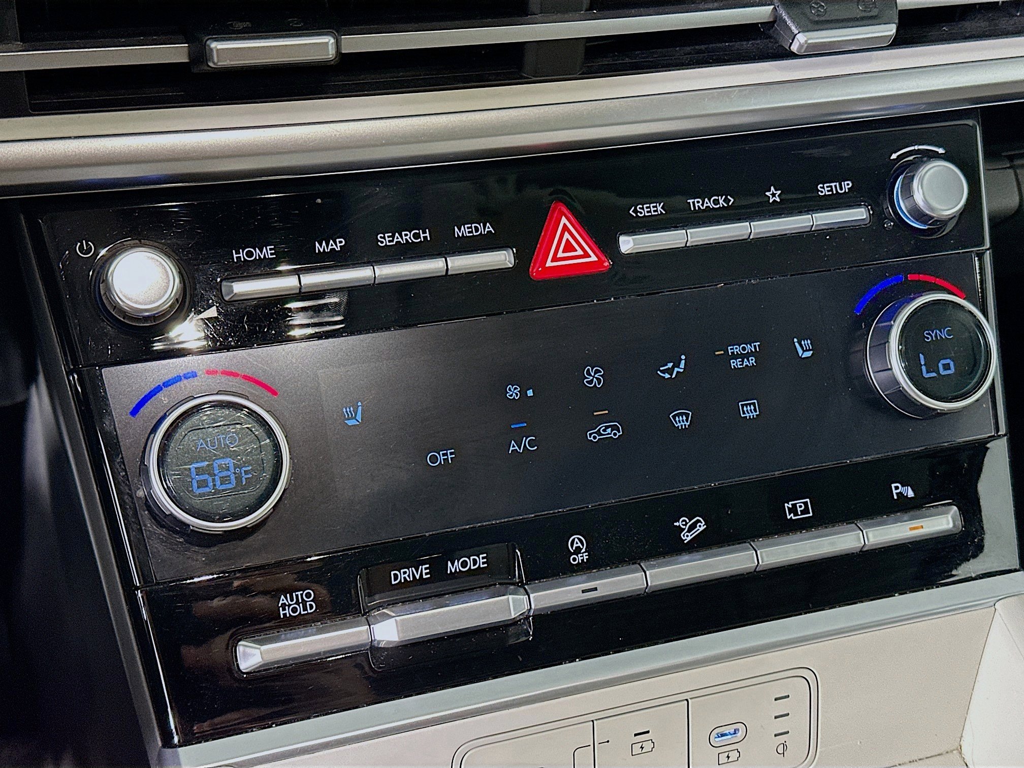 Used 2025 Hyundai Santa Fe SEL FWD image 24