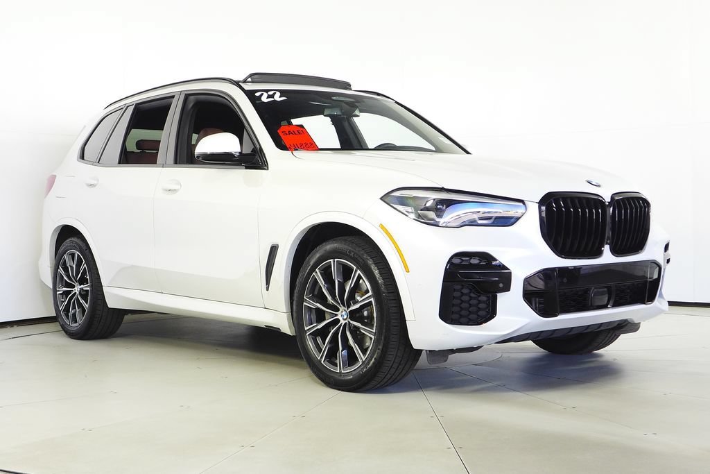 Used 2022 BMW X5 xDrive40i w/ M Sport Package AWD/4WD image 4