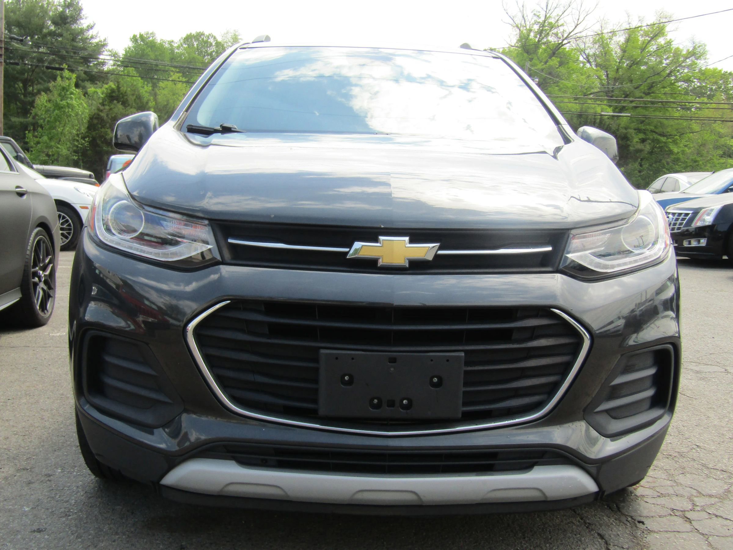 Used 2017 Chevrolet Trax LT w/ Sun & Sound Package FWD image 2