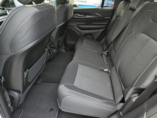 New 2025 Jeep Grand Cherokee Laredo image 29