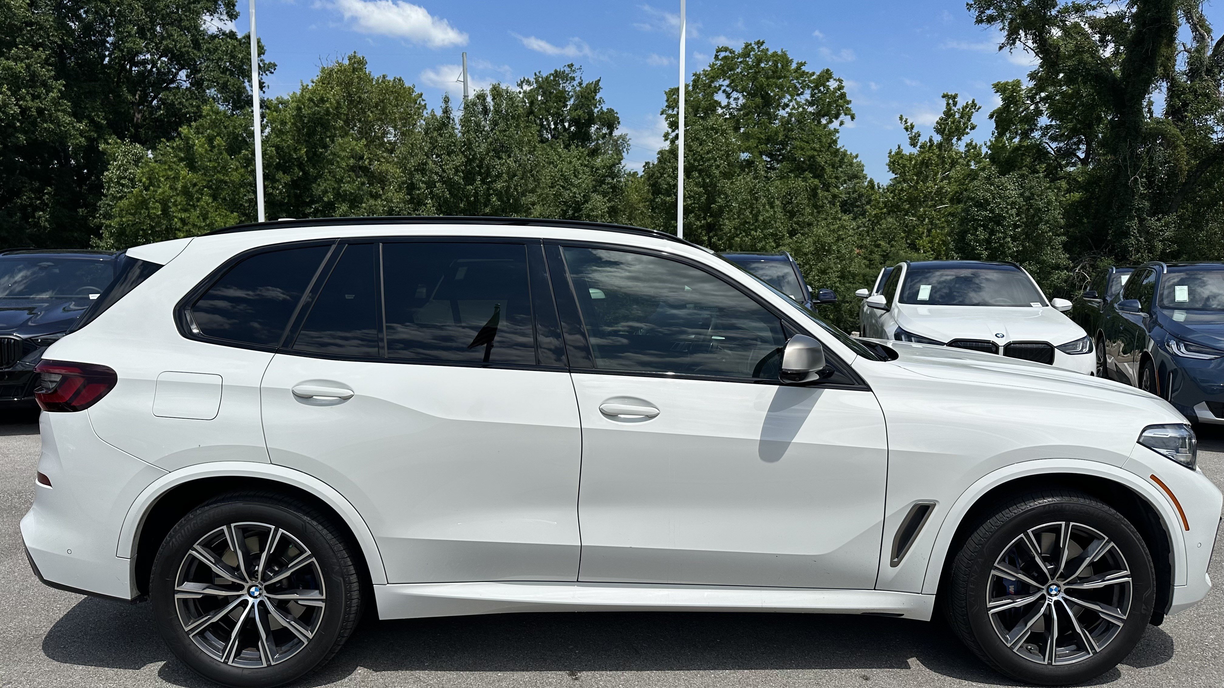 Used 2021 BMW X5 M50i w/ Premium Package AWD/4WD image 11