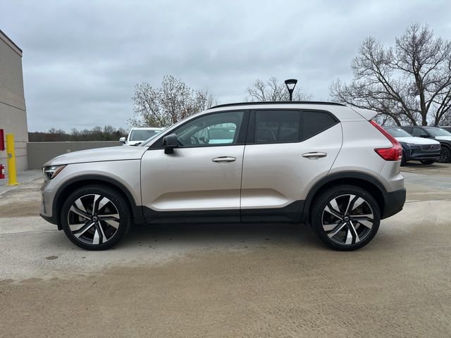 Certified 2023 Volvo XC40 B5 Plus w/ Climate Package image 5