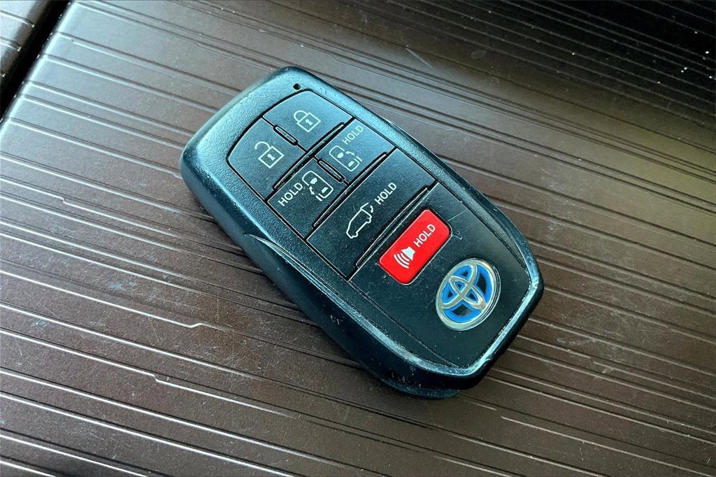 Used 2024 Toyota Sienna XLE image 38