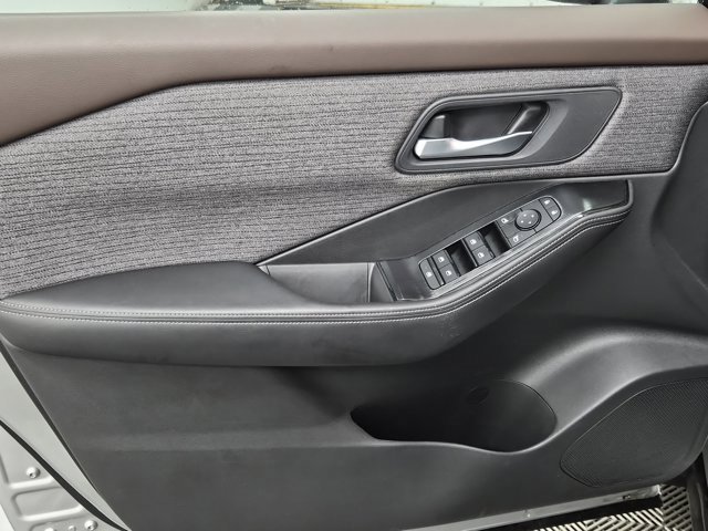 Used 2022 Nissan Rogue SV image 17