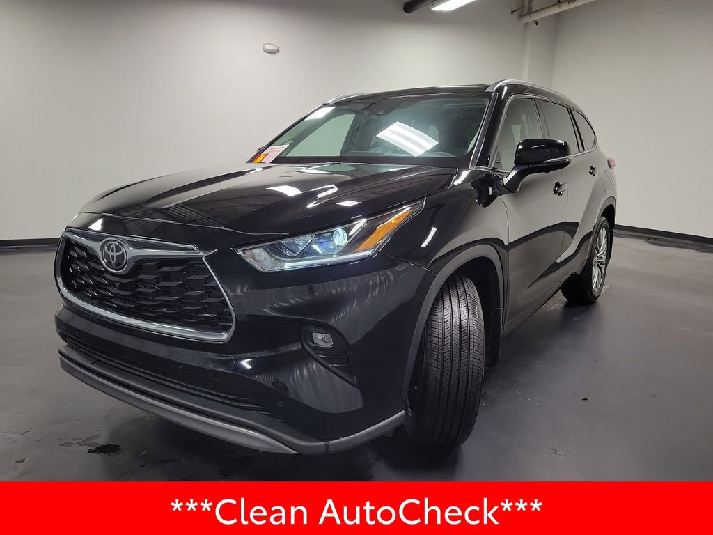 Used 2025 Toyota Highlander Platinum image 4