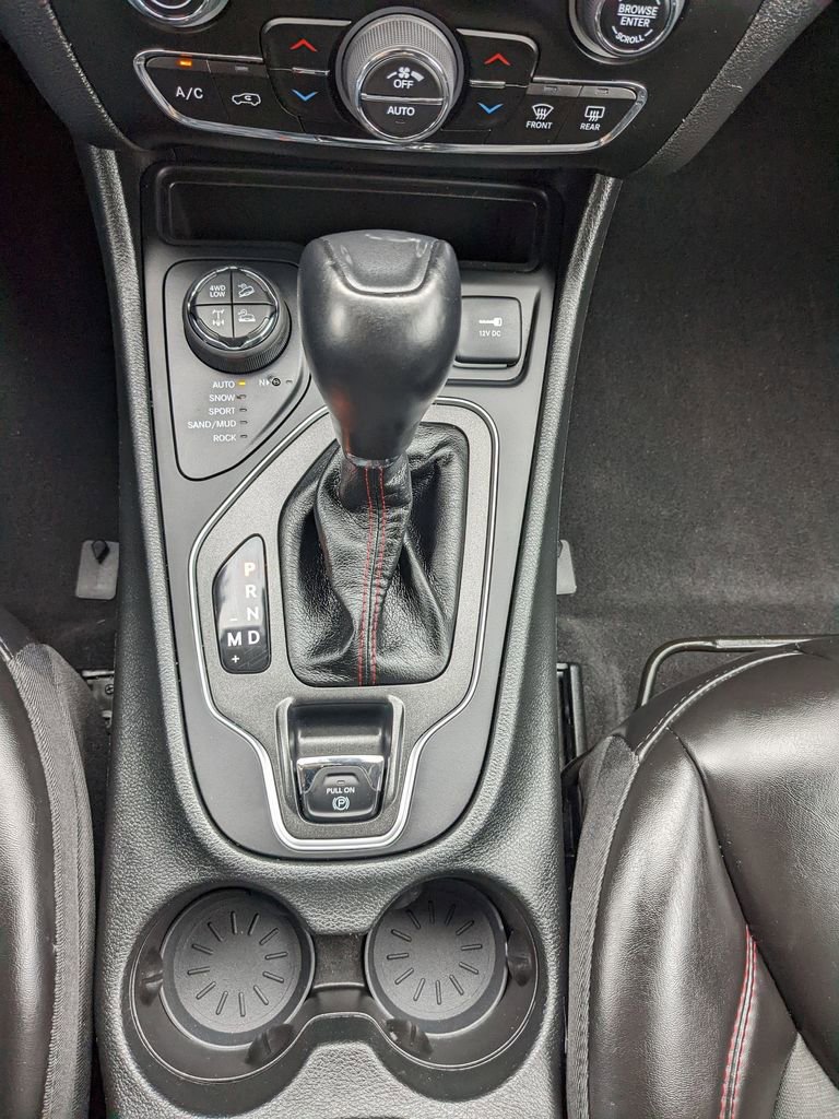 Used 2022 Jeep Cherokee Trailhawk image 4