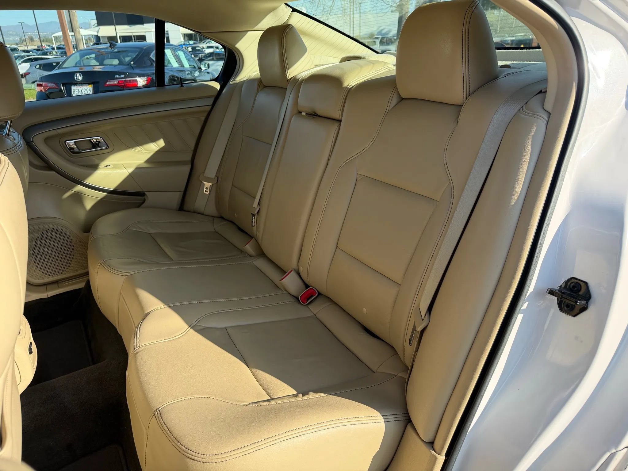 Used 2016 Ford Taurus SEL FWD image 18