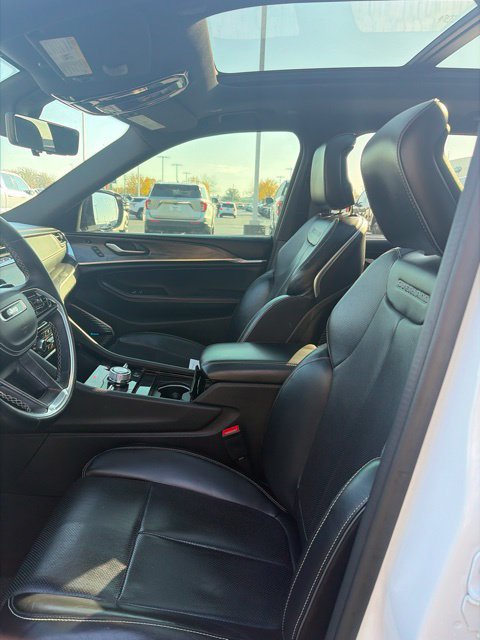 Used 2022 Jeep Grand Cherokee L Overland w/ Luxury Tech Group IV AWD/4WD image 14
