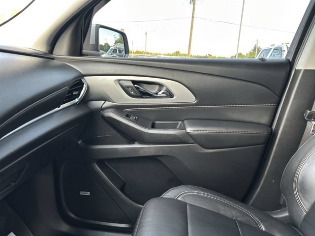 Used 2021 Chevrolet Traverse LT w/ LT Premium Package AWD/4WD image 42