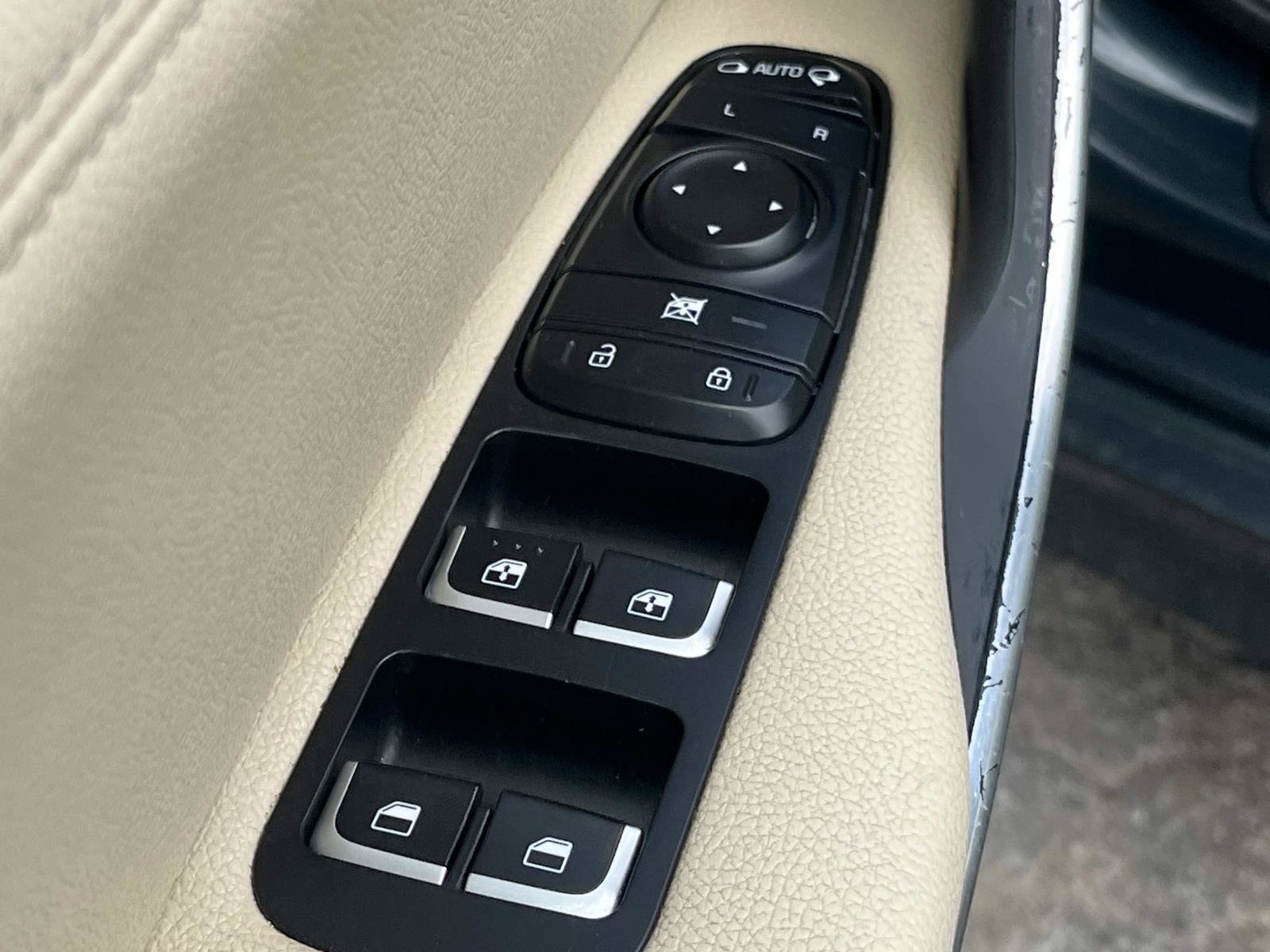 Used 2022 Kia Stinger GT1 RWD image 28