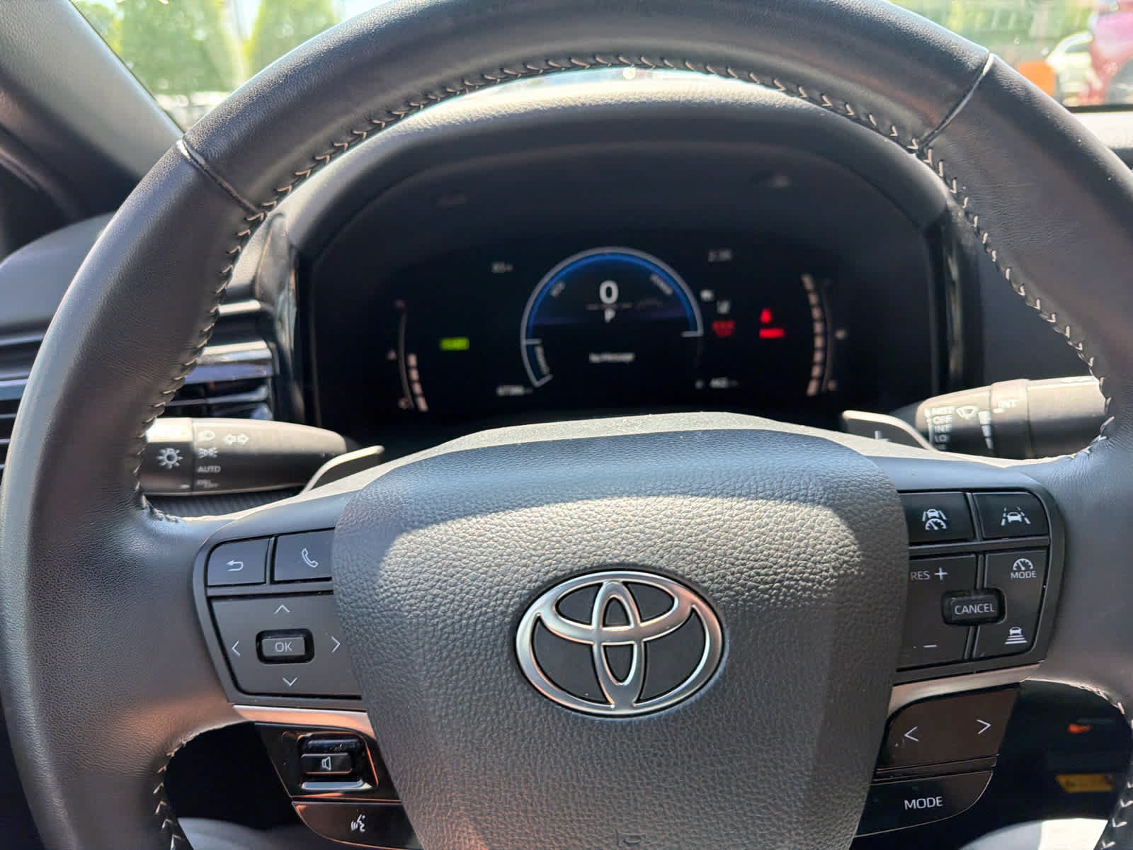 Used 2025 Toyota Camry SE FWD image 11