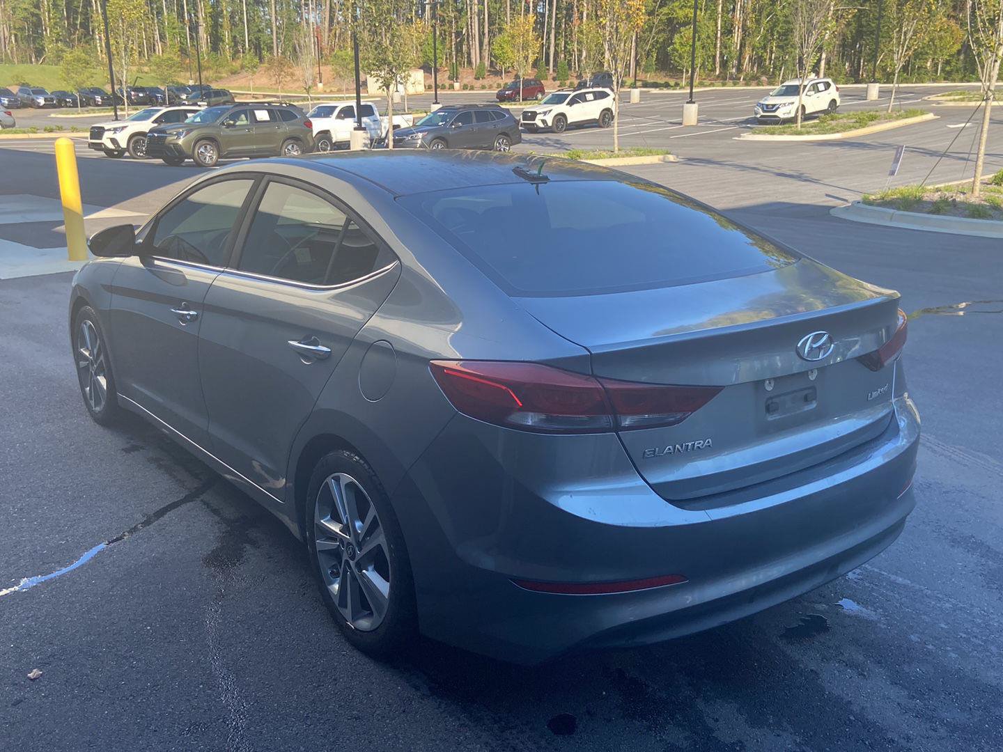 Used 2017 Hyundai Elantra Limited w/ Limited Tech Package 04 FWD image 6