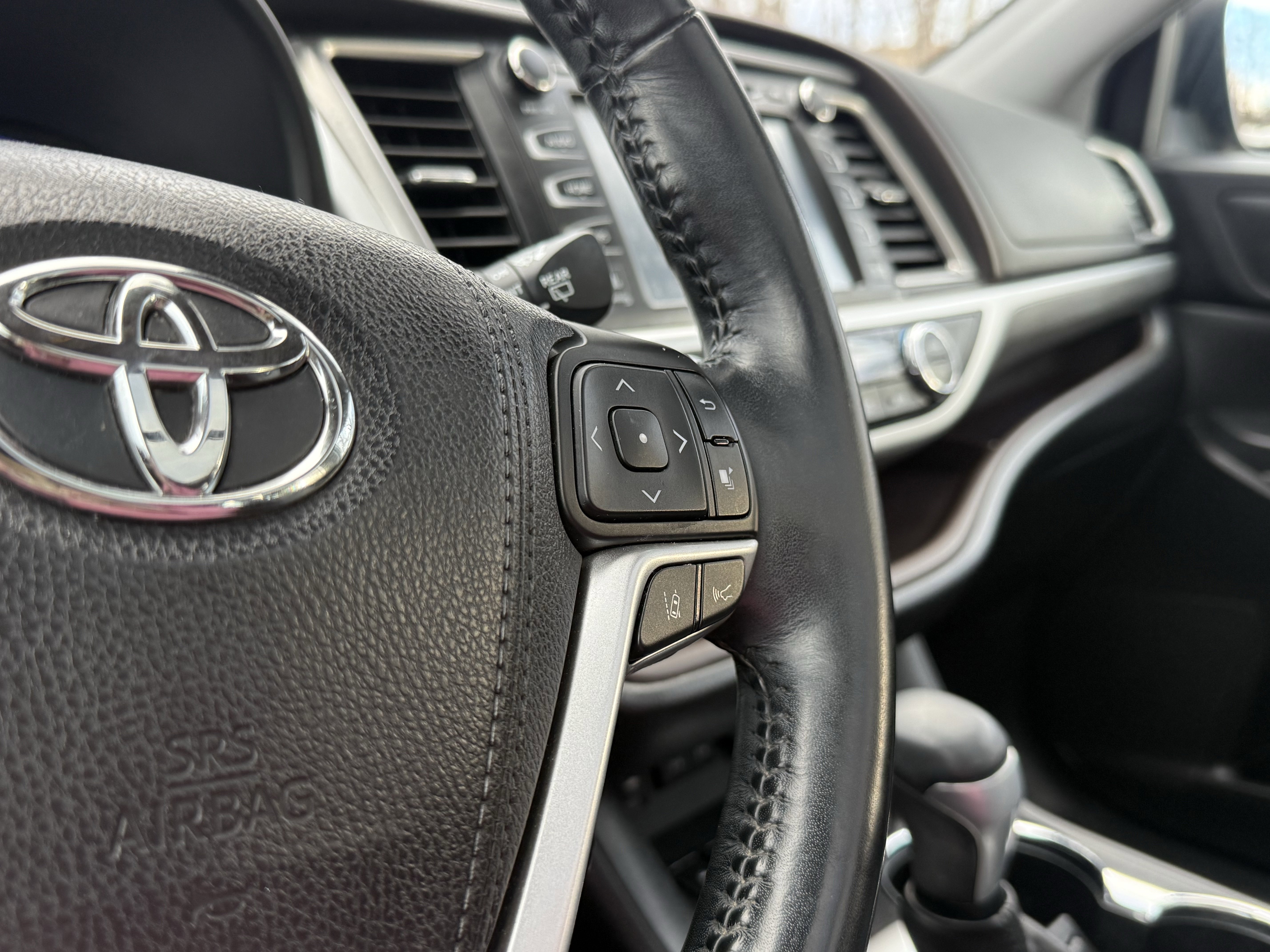 Used 2017 Toyota Highlander Limited image 19